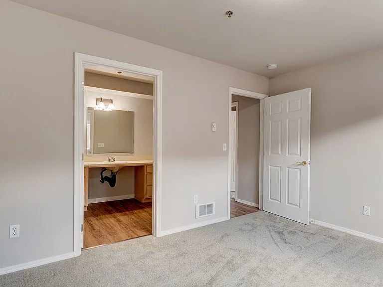 300 N Oak Harbor St #C102 — Photo 15