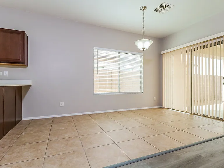 25826 W Pleasant Ln — Photo 6