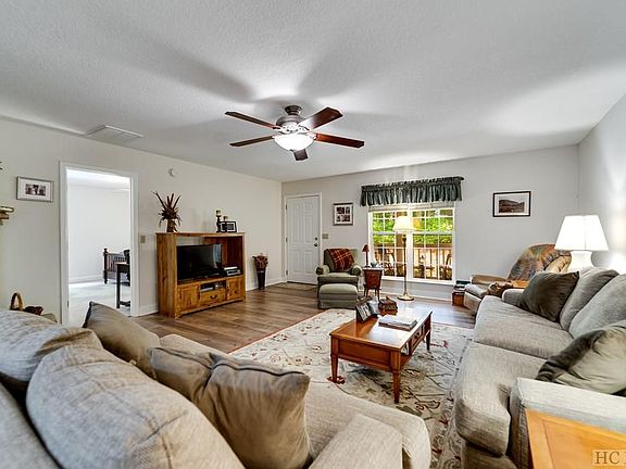 5th image of 17 Laurel Dr