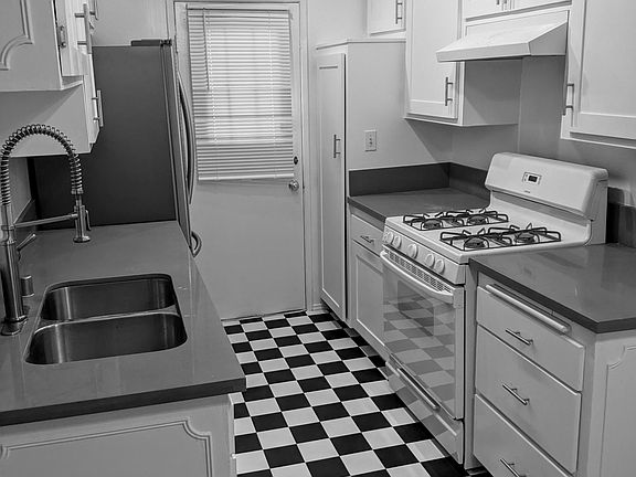 2nd image of 1221 Amherst Ave APT 8