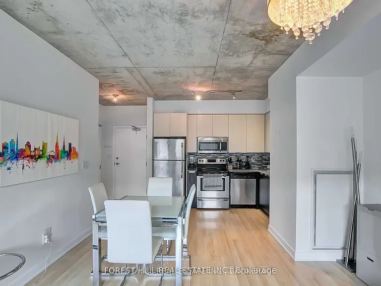 400 Wellington St W #312 — Photo 11