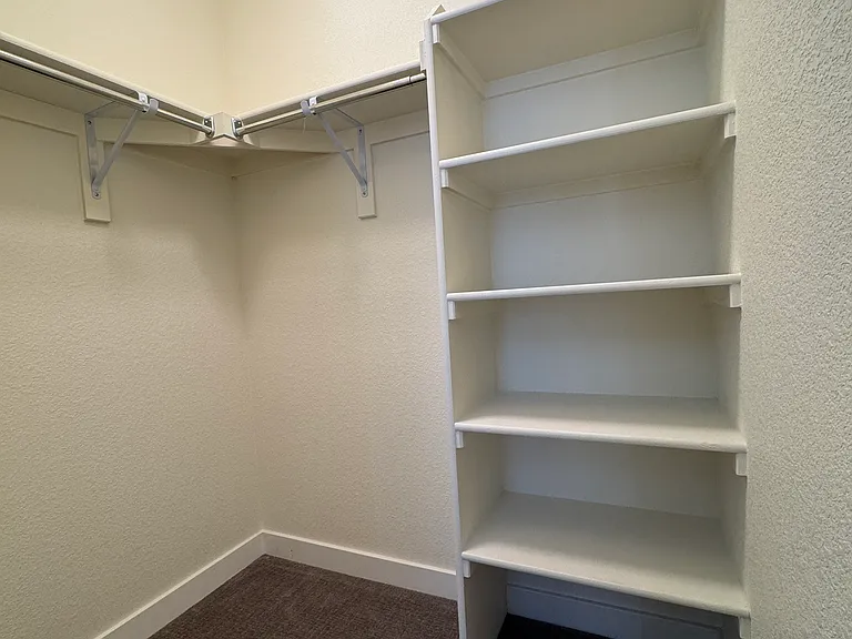Upper floor - Guest Bedroom 1 walk-in closet