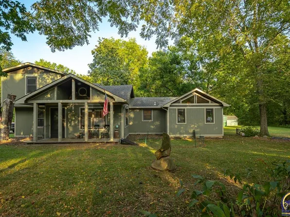 204 11th St, Baldwin City, KS 66006