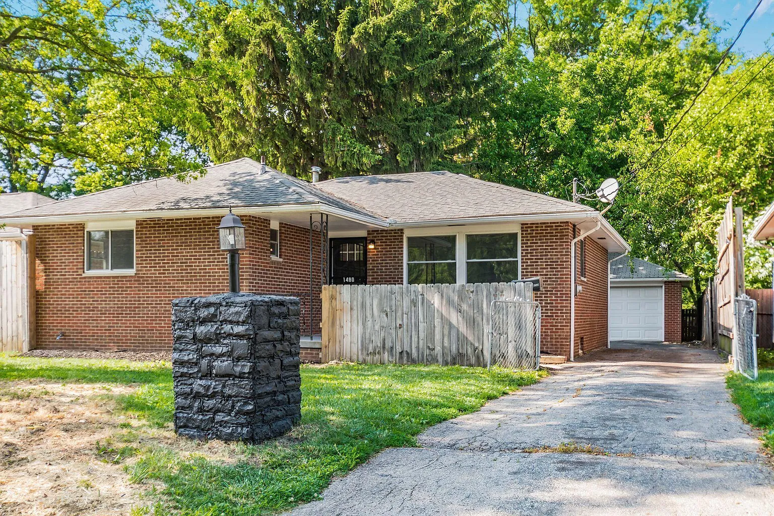 1480 E Gates St photo 1
