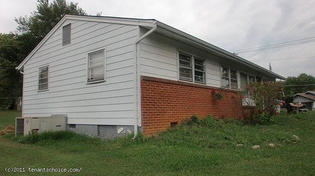 2nd image of 3043 Prentice Ave