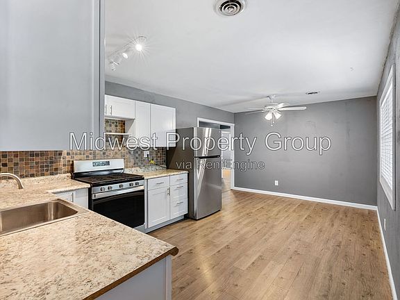 3rd image of 1595 Flicker Dr