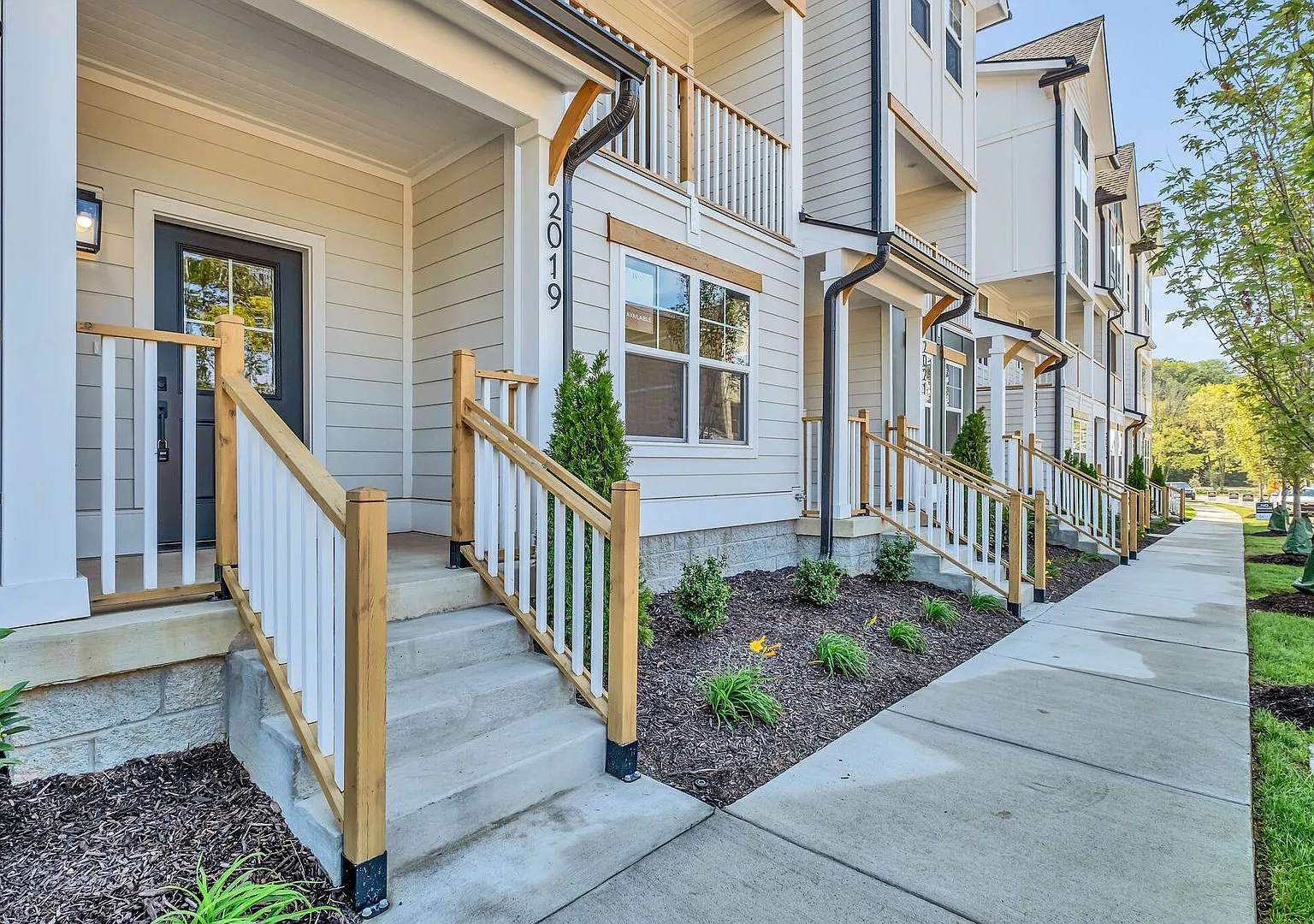 Bright and Airy Townhome at Maple Grove in East! — Photo 3