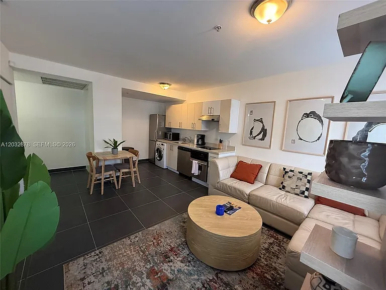1600 Euclid Ave #102 — Photo 6