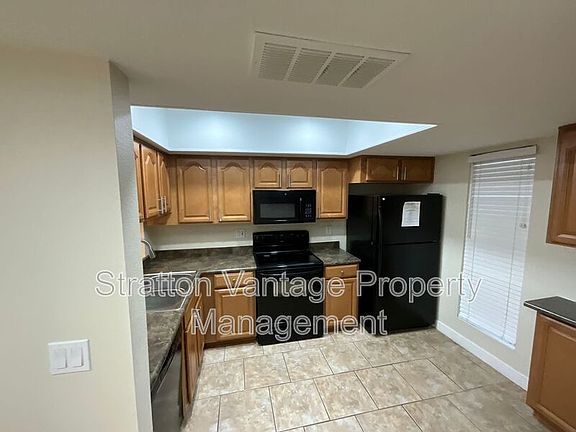 4th image of 815 E Grovers Ave Unit 32