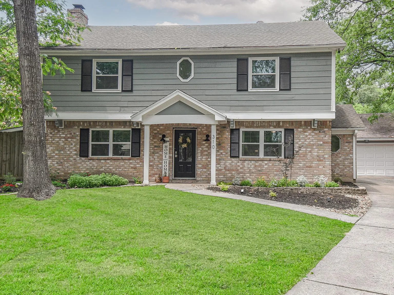 4 bed, 2.5 bath, 2304 sqft, $2,475 — Photo 1