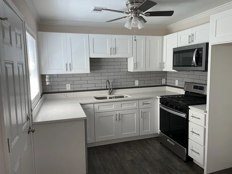 1560 Pontiac Pl SE — Photo 2