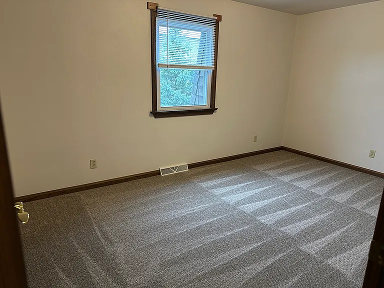 3850 Canterbury Dr — Photo 9