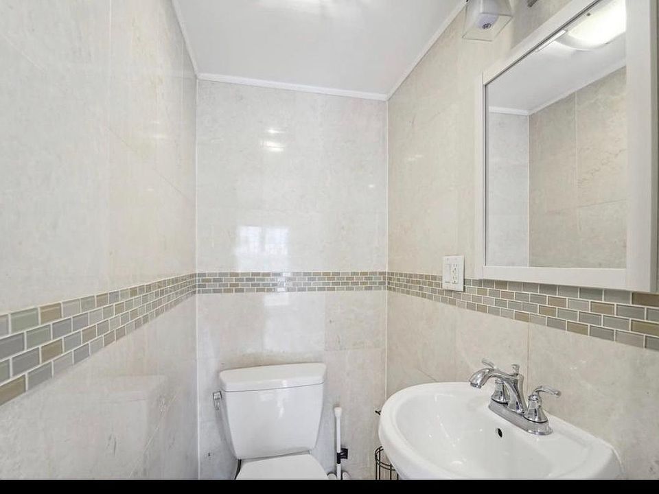 2nd image of 2020 N 20th St