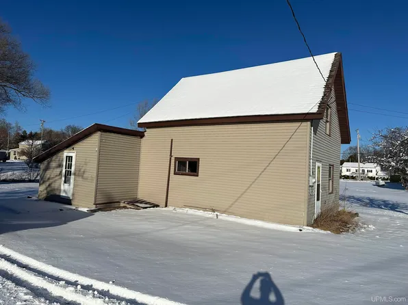 15908 Mill St, Garden, MI 49835