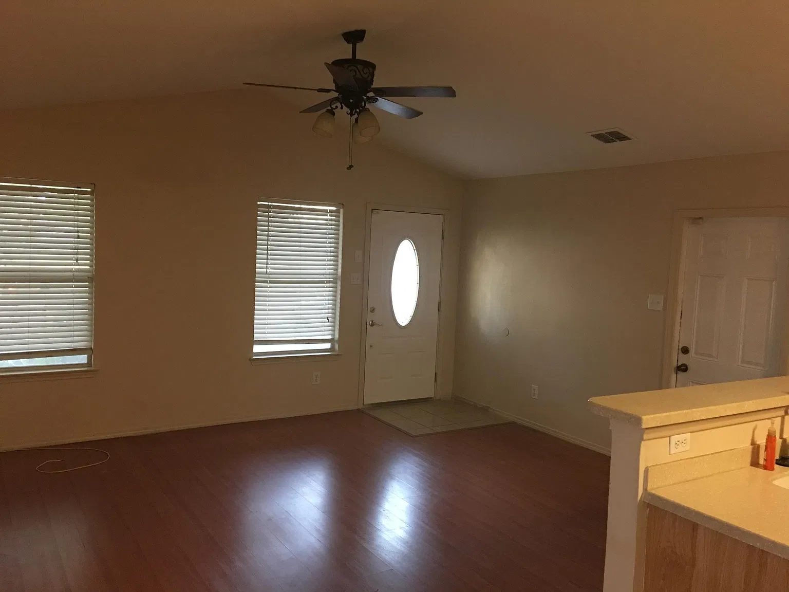 3 bed, 1150 sqft, $1,650 — Photo 3