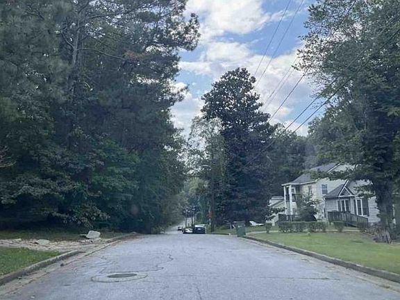 Exterior Neighborhood (street photo)