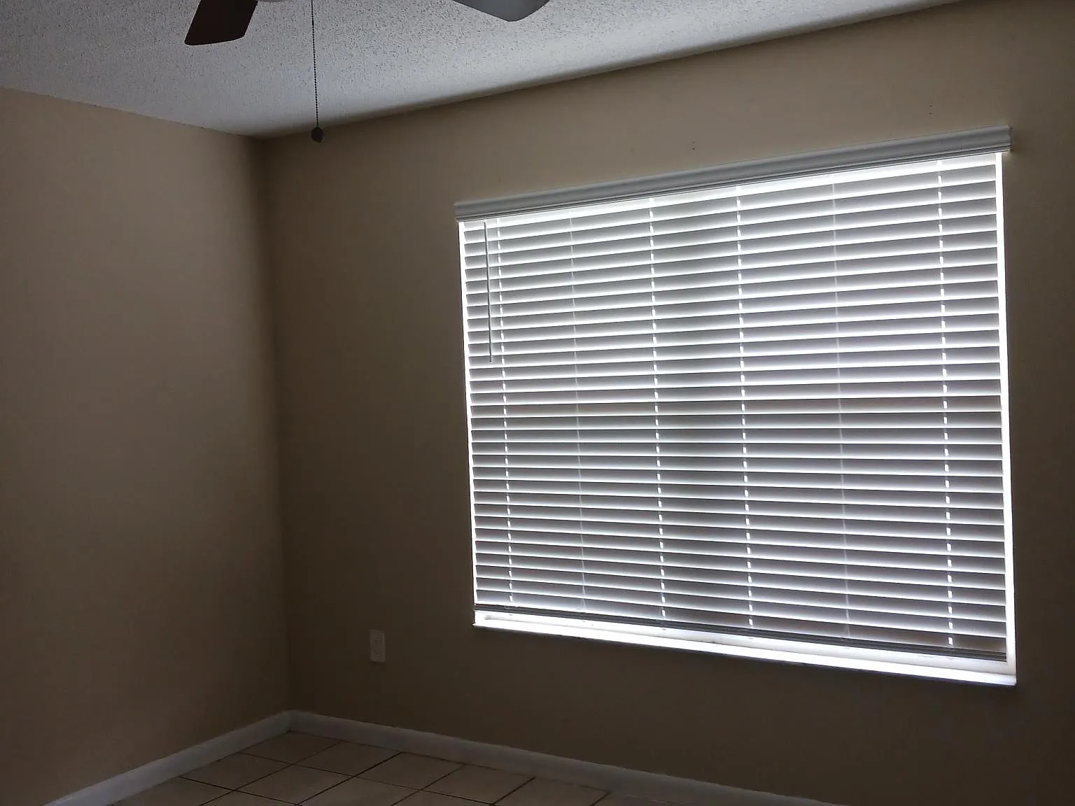 3 bed, 960 sqft, $1,550 — Photo 2
