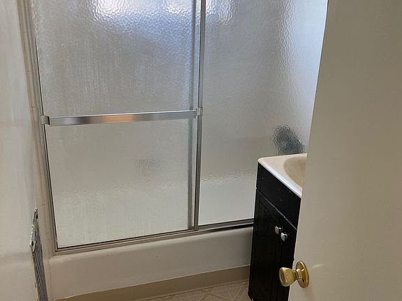 5th image of 11844 Mayfield Ave APT 2