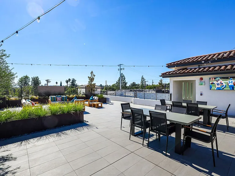MODERNO La Granada Luxury Living — Photo 33