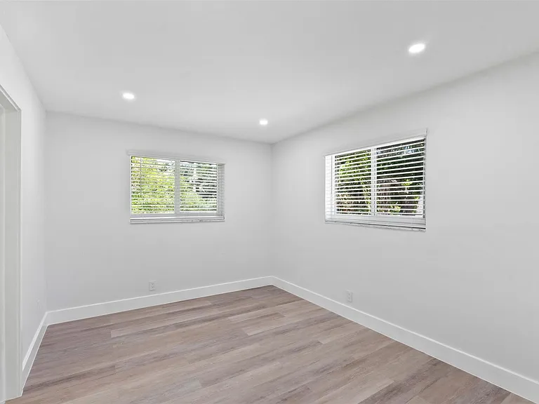 1101 NE 18th Ave #1 — Photo 7