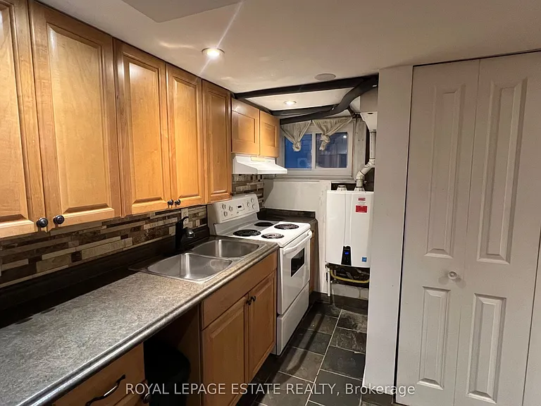 372 Victoria Park Ave — Photo 5