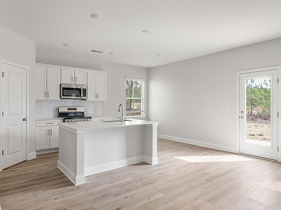 3rd image of 735 Old Stagecoach Rd