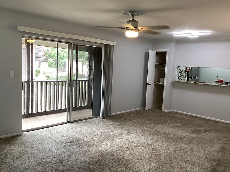 403 Marshall Ct NW #6 — Photo 5