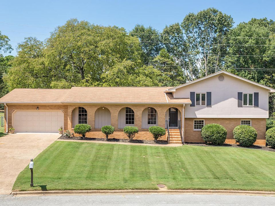 1st image of 137 Rolling Hills Dr