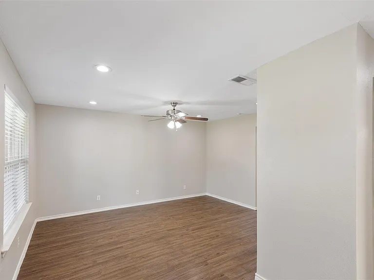 614 Cambridge Dr — Photo 6