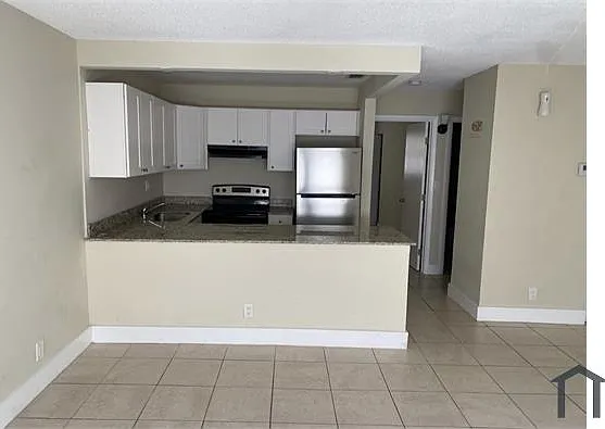 1 bed, 950 sqft, $2,027 — Photo 2