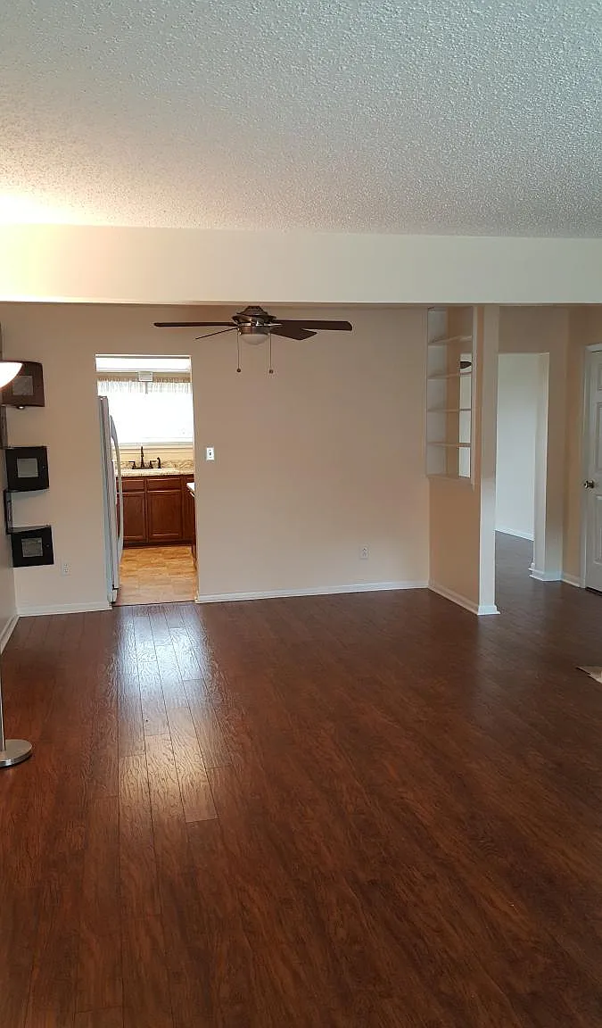 3 bed, 2.5 bath, 1541 sqft, $2,400 — Photo 4
