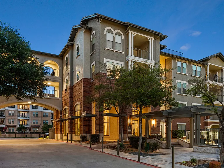 Olympus Las Colinas — Photo 60