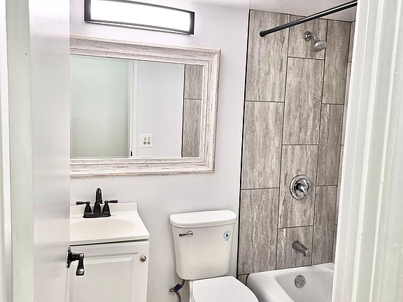 5th image of 1515 W Morse Ave APT 204