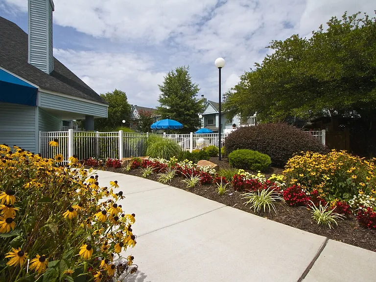 Royal Pointe — Photo 23