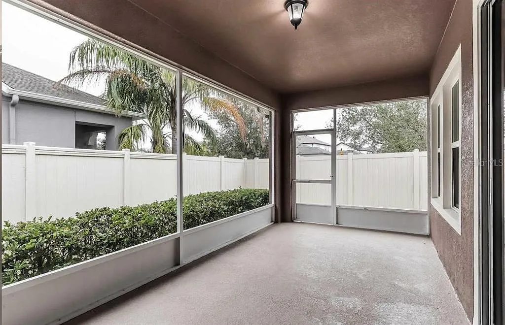 3 bed, 2.0 bath, 2066 sqft, $2,000 — Photo 2