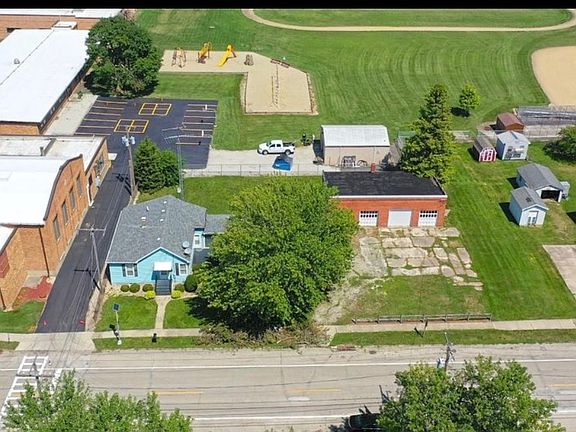 4th image of 320 W Main St