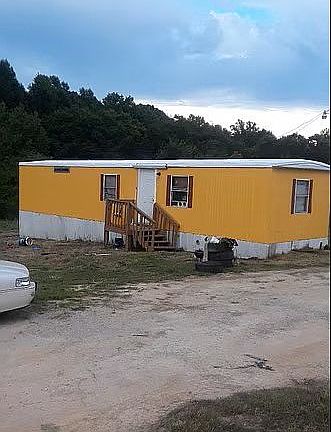 3rd image of 1402 Burrell Rd