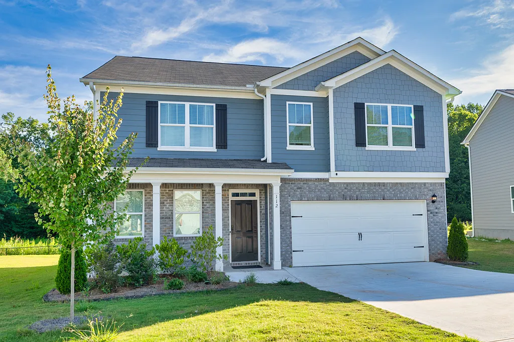112 Russell Rd — Photo 1
