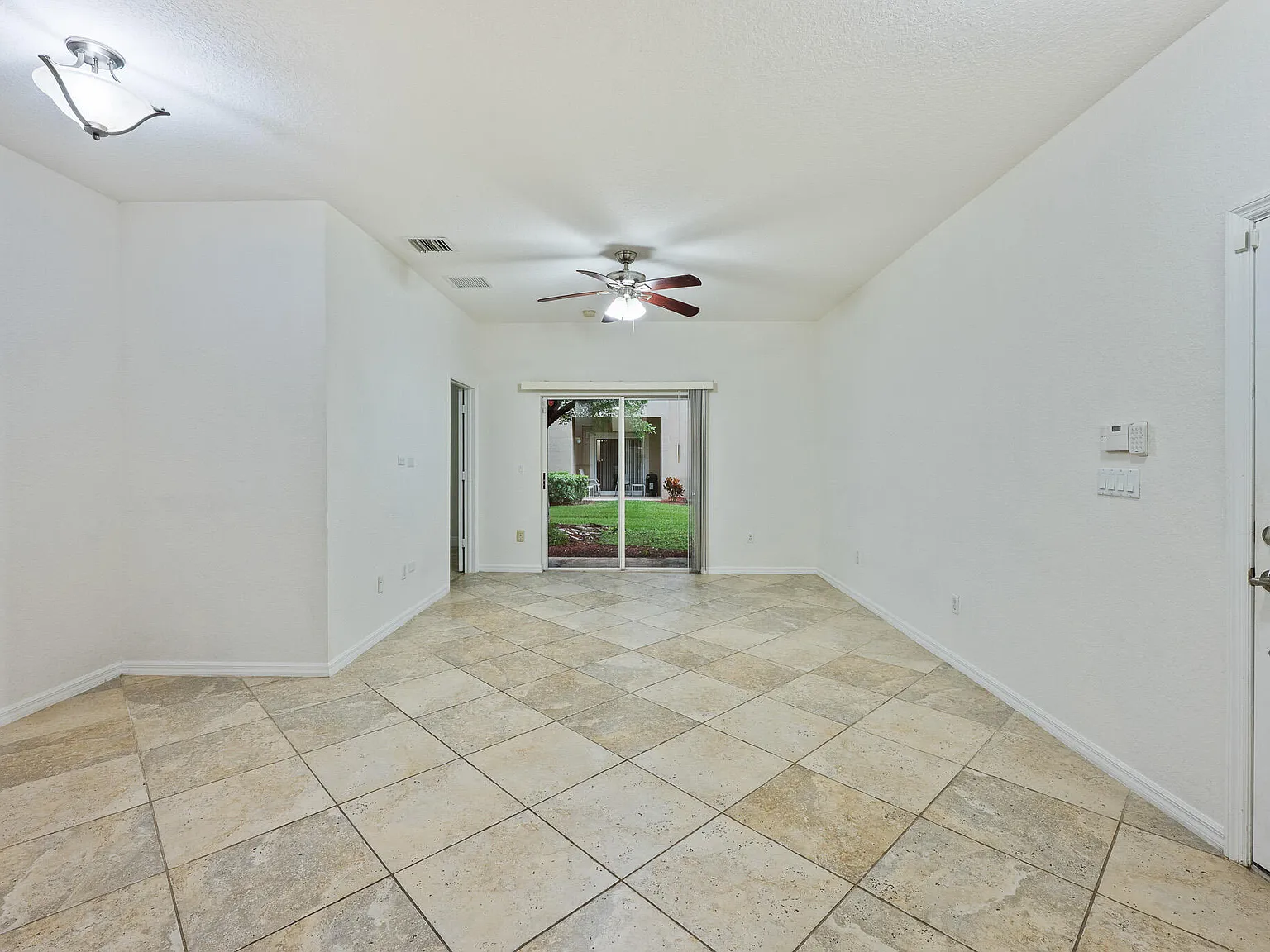 3 bed, 2.0 bath, 1210 sqft, $2,650 — Photo 4