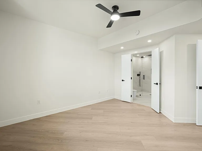 54 Rainey St #1201 — Photo 16