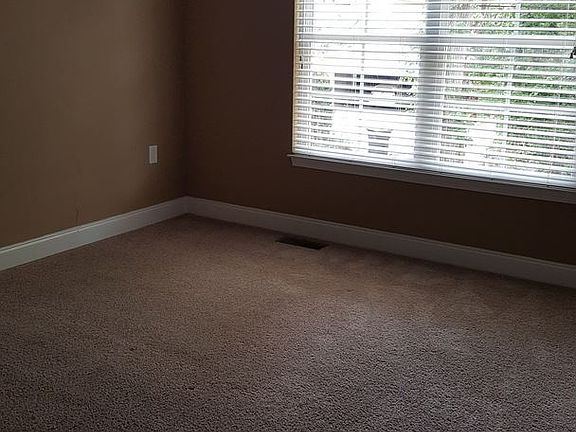 5th image of 923 Cherry Dr