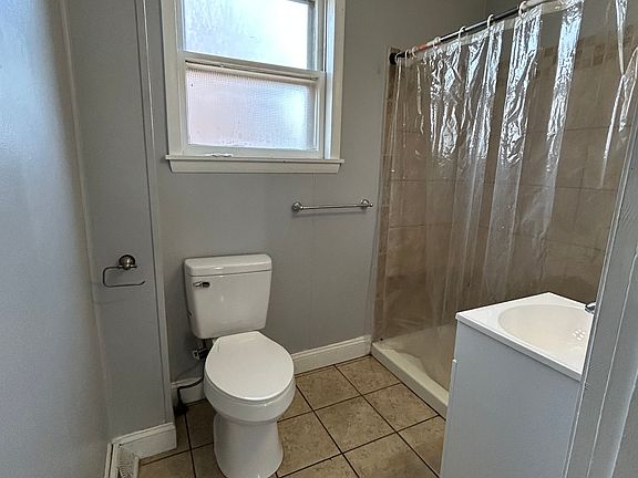 2nd image of 510 11th St APT 2