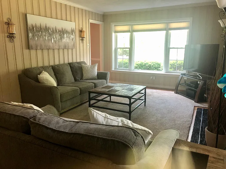 11901 Fairlington Ln — Photo 3