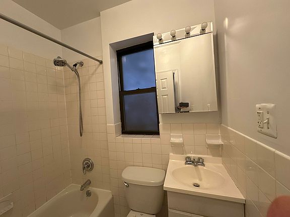 5th image of 256 E 89th St APT 12