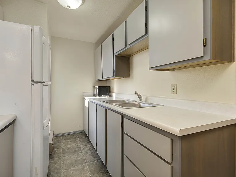 Dry Creek Apartments — Photo 28
