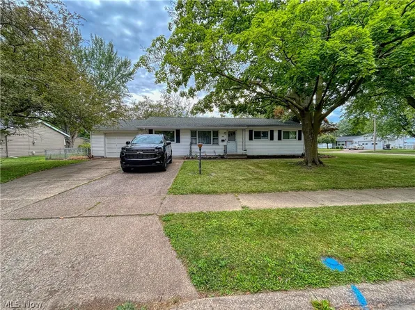 2904 Sunset Ln, Sandusky, OH 44870