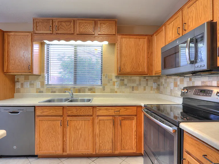 1734 E San Xavier Dr — Photo 9