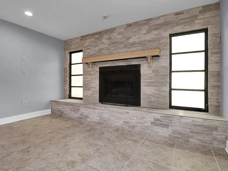 13540 Sedgwick Ave — Photo 21