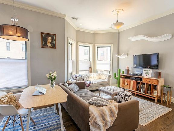 3rd image of 1044 W Lawrence Ave APT 4