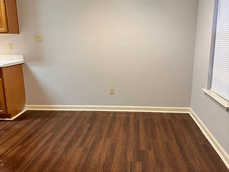 1271 Brady Hollow Ln — Photo 8
